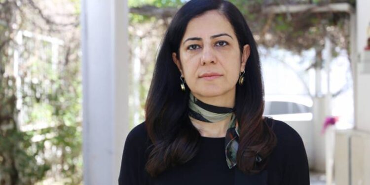 Sesimiz olduğunuzu biliyoruz