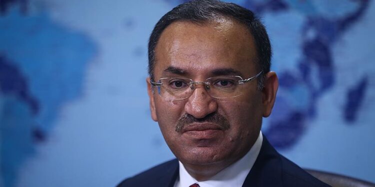 Bozdağ: Başörtüsü yasa teklifi haftaya Meclise sunulacak