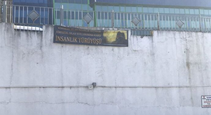 Beyoğlu’nda ‘Kimyasala Karşı İnsanlık Yürüyüşü’ pankartı