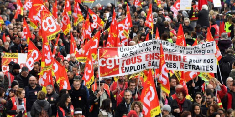 Fransa’da sendikalardan grev çağrısı