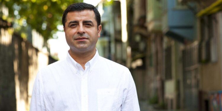 Demirtaş: Korkmayın, siz de söyleyin: SAVAŞA HAYIR