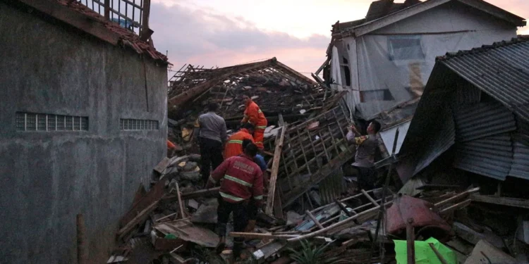 Endonezya’da deprem: En az 162 kişi hayatını kaybetti