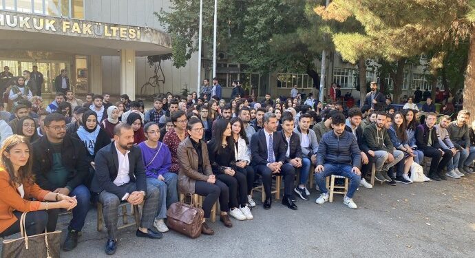 DÜ Hukuk Fakültesi’de yer değişikliği eylemi devam etti