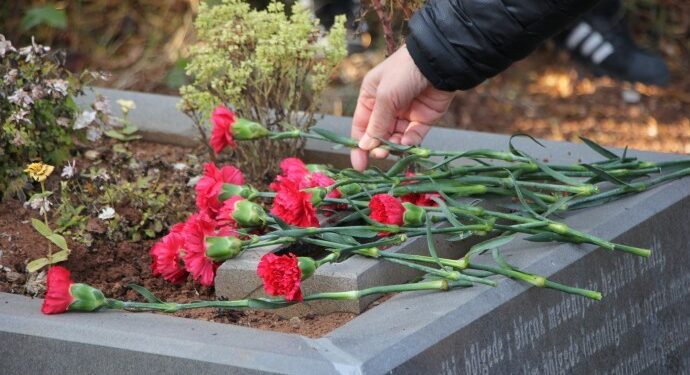 Tahir Elçi, mezarı başında anıldı