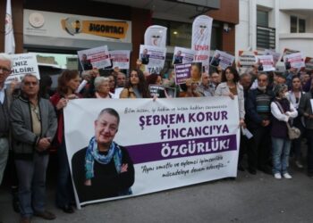 İzmir’de Fincancı protestosu: Hukuksuzluğa son verin