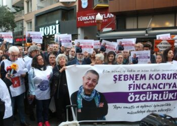 İzmir’de Fincancı protestosu: Derhal serbest bırakılsın