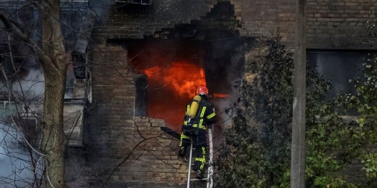 Polonya’ya füze düştü: 2 ölü