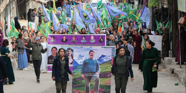 Halep ve Maxmur’da kadınlar ataerkilliğe karşı yürüdü