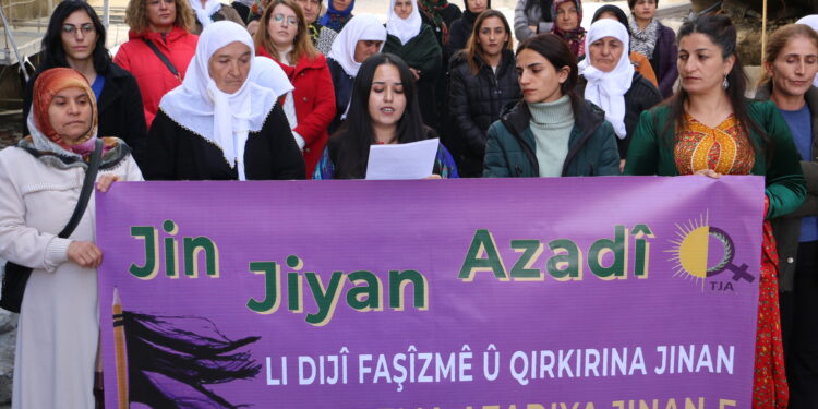 Colemêrg’de kadınlar İran’da direnen kadınları selamladı