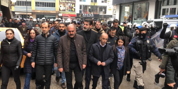 Gever’de savaşa karşı yürüyüş, Adana’da ise açıklama