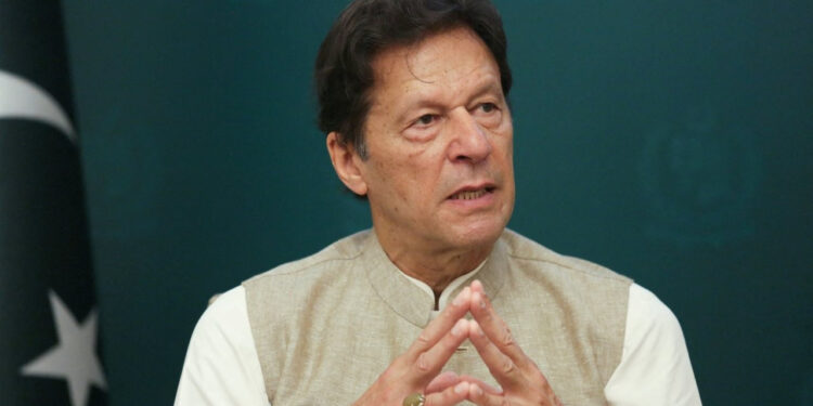 Eski Pakistan Başbakanı İmran Han’a silahlı saldırı
