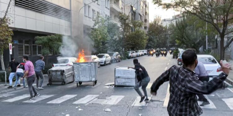 Halk isyanı 10’uncu haftasında: Kent kent eylemler