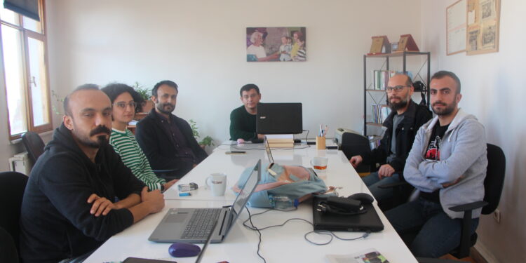 Tümüklü’den gazetecilere dayanışma ziyareti