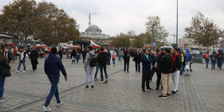 ‘Geçinemiyoruz, çözüm iktidarın değişmesinde’
