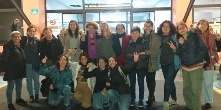 Gözaltına alınan kadınlar serbest