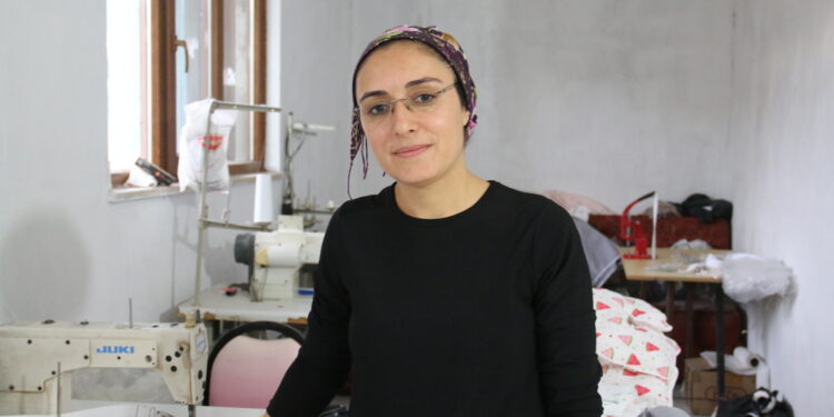 Irkçılık ve emek sömürüsüne karşı kendi işini kurdu