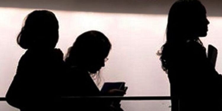 DİSK-AR: 100 kadından 18’i kayıtlı ve tam zamanlı çalışıyor