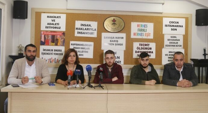 2 mültecinin öldüğü kazadan yaralı kurtulanlar: Araçta kelepçeliydik