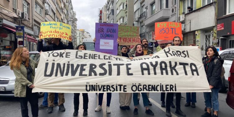 Üniversiteliler YÖK’ü protesto ediyor: Buradayız, direniyoruz