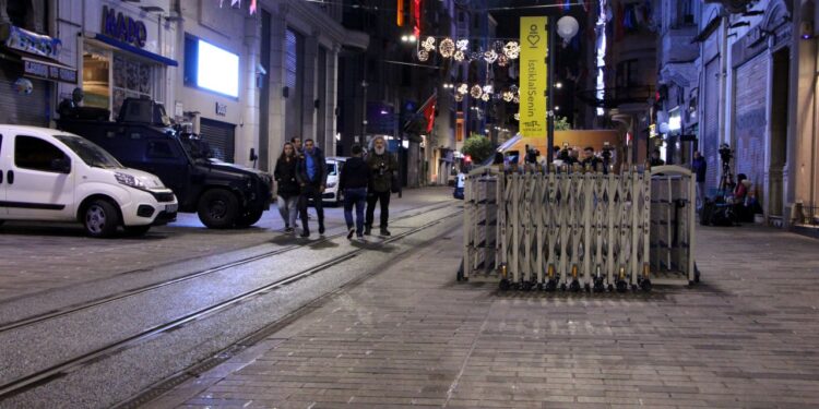 Patlamanın ardından Tünel’den gelen silah sesleri: Polis bir kadını vurmuş