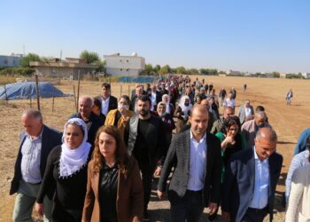 Silopi’de halk engel tanımadı: Kimyasal kullanımına karşı insanlık yürüyüşü