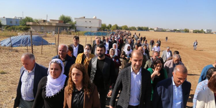 Silopi’de halk engel tanımadı: Kimyasal kullanımına karşı insanlık yürüyüşü
