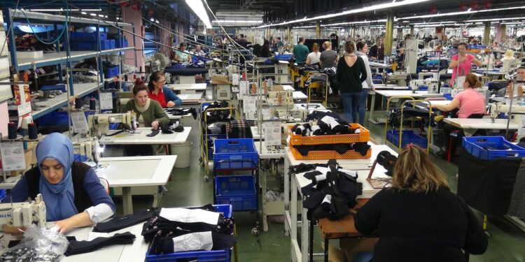 İşçiye verilen ücret azaldıkça ekonomi büyüyor