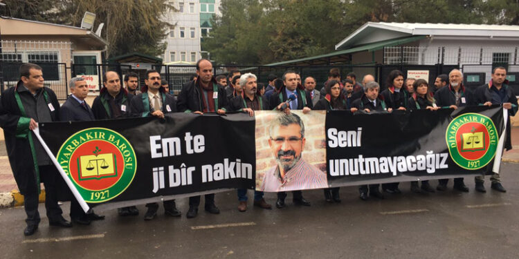 Amed Barosu’ndan Tahir Elçi anmasına katılanların fişlenmesine suç duyurusu