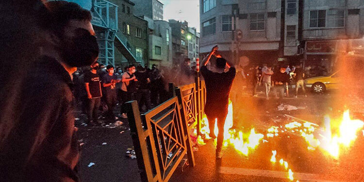 Rejim güçleri ‘Allah-u Ekber’ sloganları ile halkı katlediyor