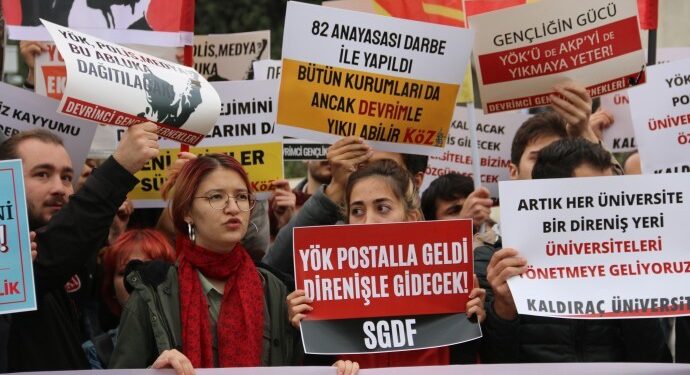 Öğrenciler YÖK’ü 41’inci yılında protesto etti