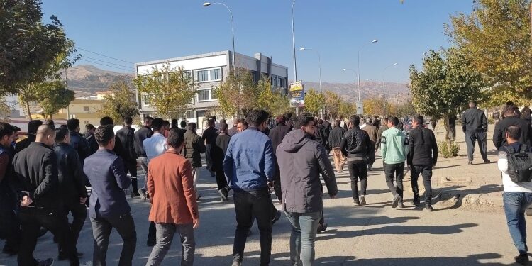 Süleymaniye’de halk petrol fiyatları için ayakta