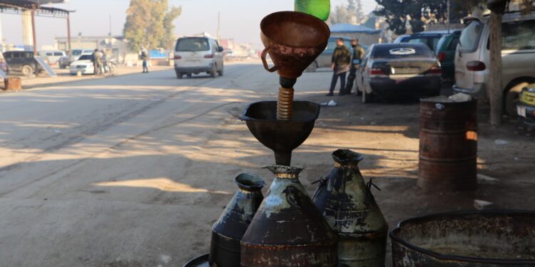 Türkiye bombalıyor, Şam ambargo uyguluyor: Elektrik ve su yok