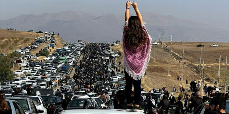 İsyanın sembolü Jîna’nın memleketinde herkes sokakta