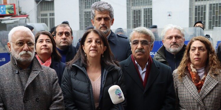 HDP Eş Genel Başkanları: Çalışanlara sefalet dayatılıyor