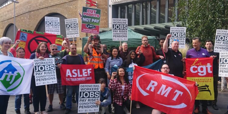 İngiltere’de demiryolu işçileri greve hazırlanıyor