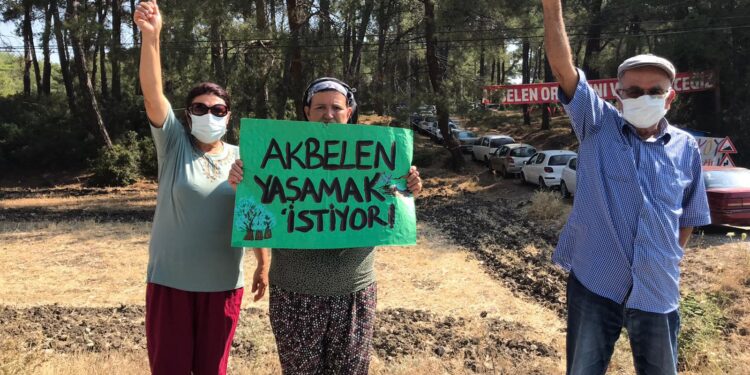 İkizköylüler zeytinlikler için Meclis kapısına gidiyor