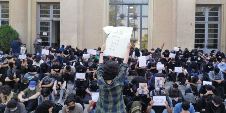 İran’da 100 günde en az 650 öğrenci tutuklandı