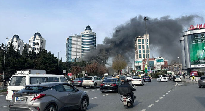 Metrocity’de yangın: AVM tahliye ediliyor