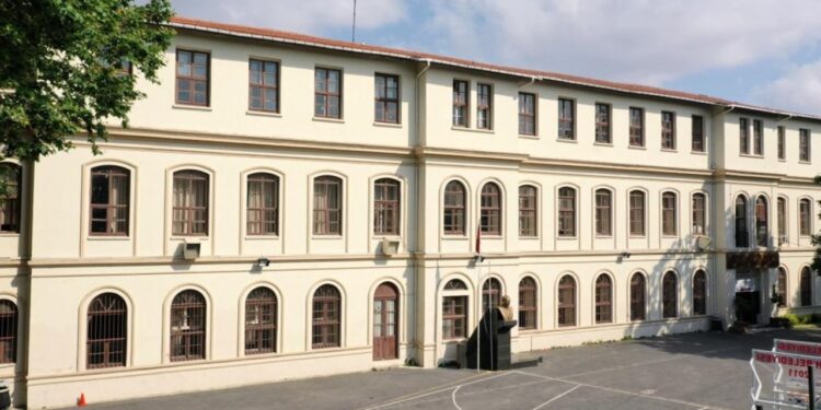 İstismari savunun lise müdürüne soruşturma