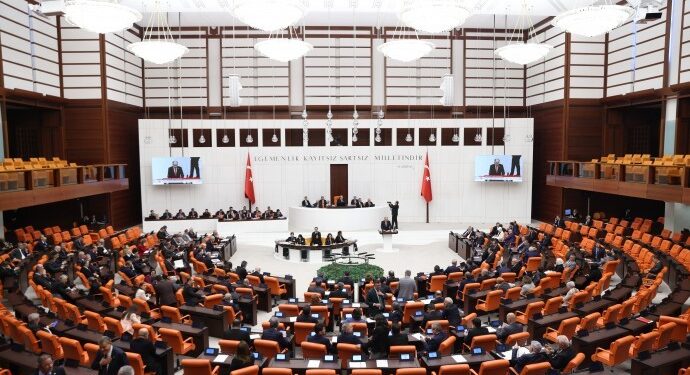 İktidar bütçede 3’ncü kez borçlanmaya gitti: Meclis’i boşa düşürdüler
