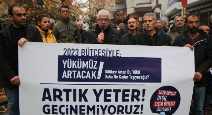 İzmir ve Dersim’de bordolar yakıldı