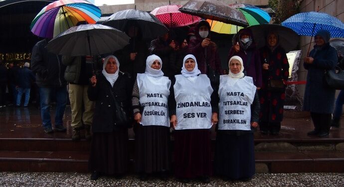 İzmir’den çağrı: Çocuklarımız için buradayız