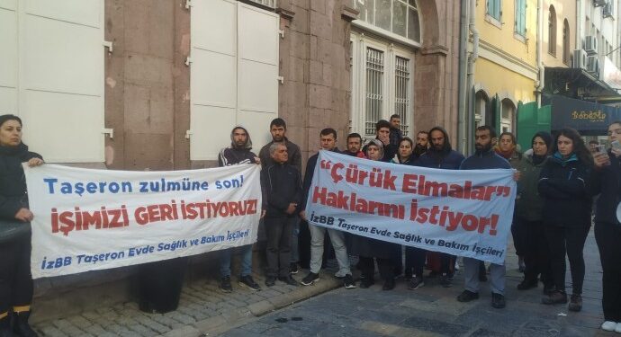 İşten atılan işçiler belediye önünde buluştu