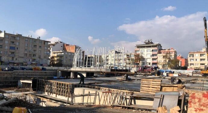 AKP’li belediye meydansız kentin tek boş yerine cami yaptı