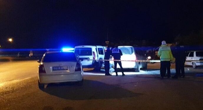Polisin ateş ettiği araçta 1 kişi öldü 3 kişi yaralandı