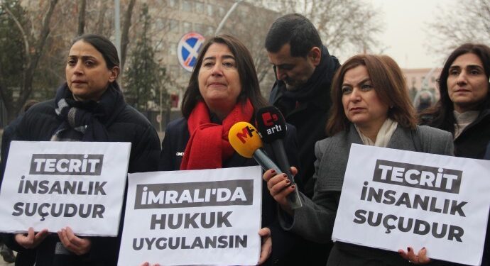 HDP’li vekiller Adalet Bakanlığı önünde: İmralı’nın kapıları açılsın
