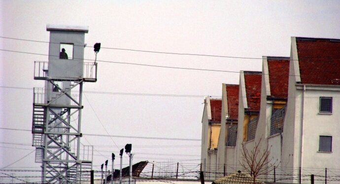 Afyon Cezaevi’nde tutuklular soğukta bekletiliyor