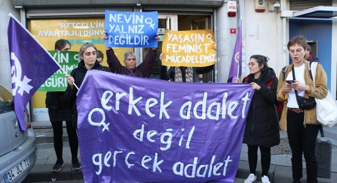 Feminist kadınlardan Yıldırım’a kart