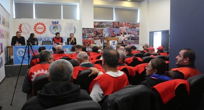 Konak ve Karabağlar belediyelerinde grev kararı