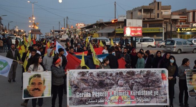 Tecride karşı meşaleli yürüyüş